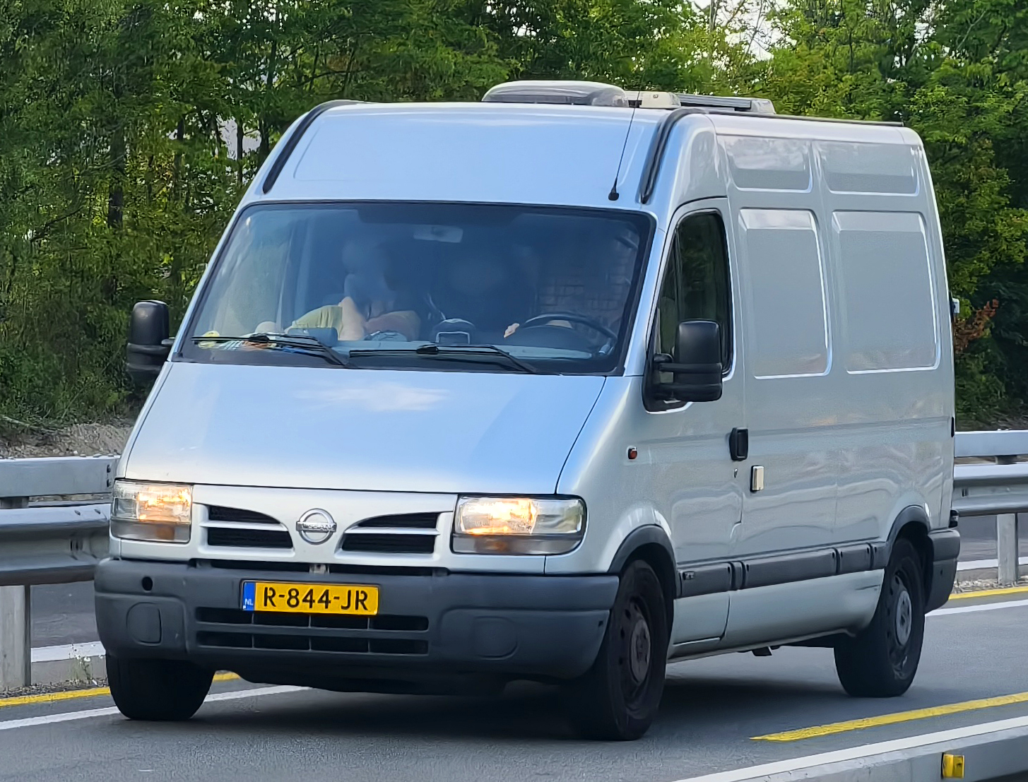 R-844-JR, Nissan Interstar 1st gen Van (X70), 2001–2003