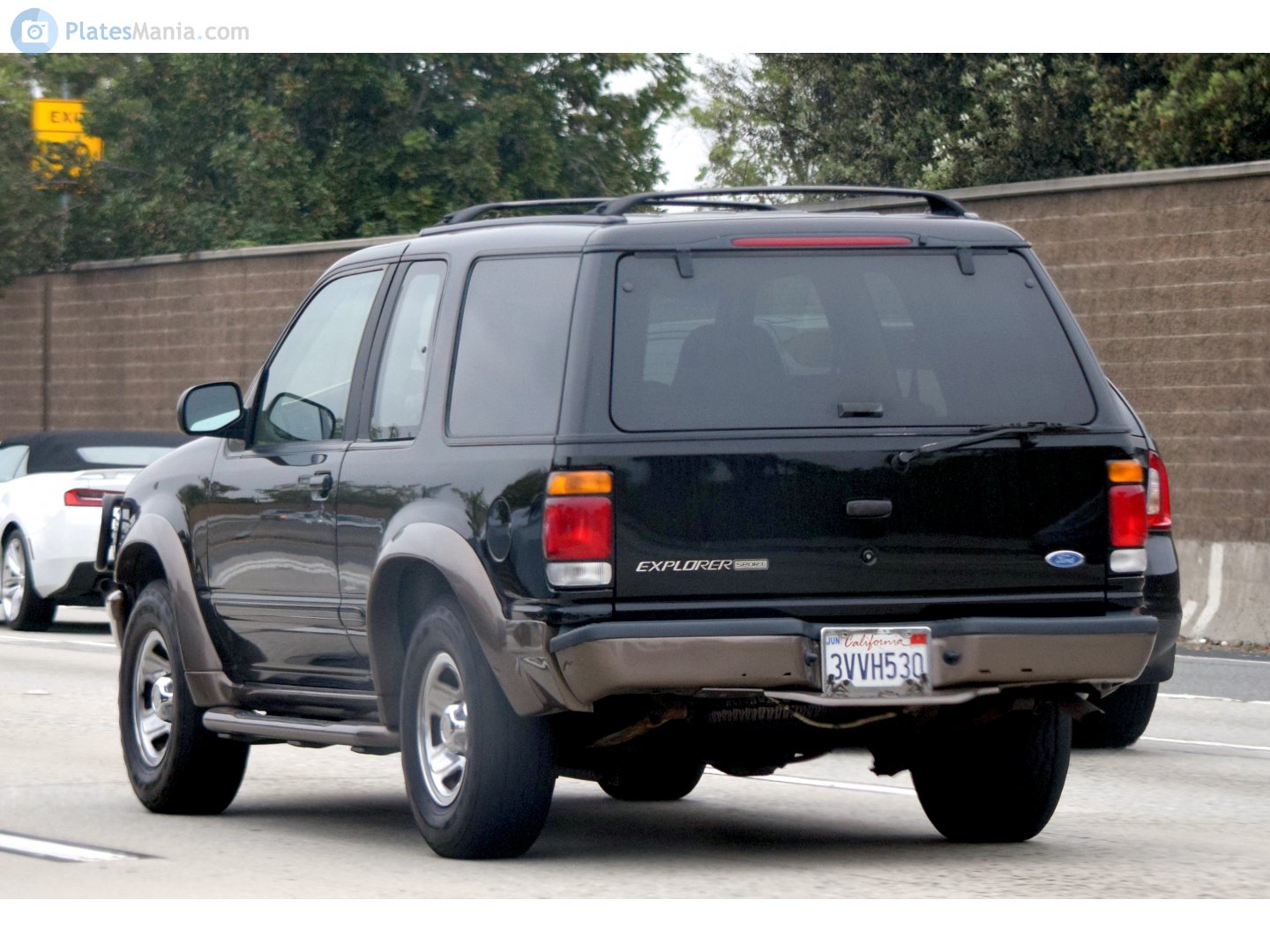 3VVH530, Ford Explorer 2nd gen Sport 3-door SUV (UN105; NA-market), 1994–2000