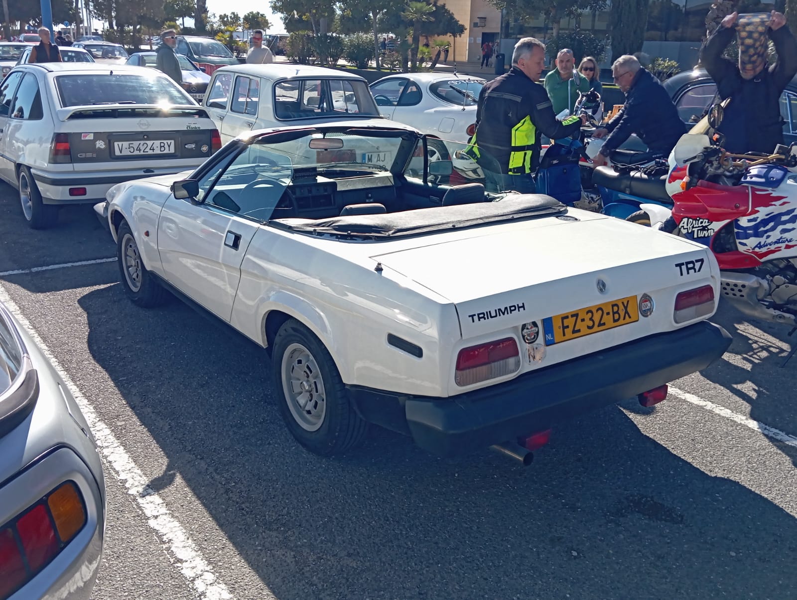 FZ-32-BX, Triumph TR7 