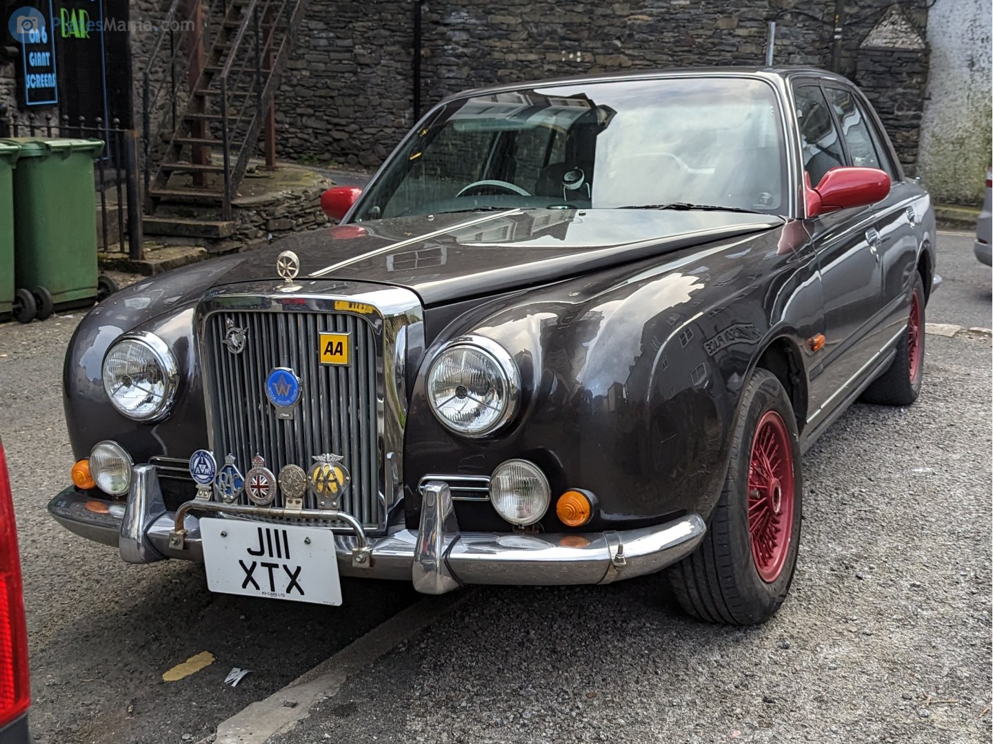 J111XTX, Mitsuoka Galue 1st gen (K30), 1996–2001 (based on Nissan Crew)