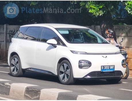 B 1052 BNT, Wuling Cloud