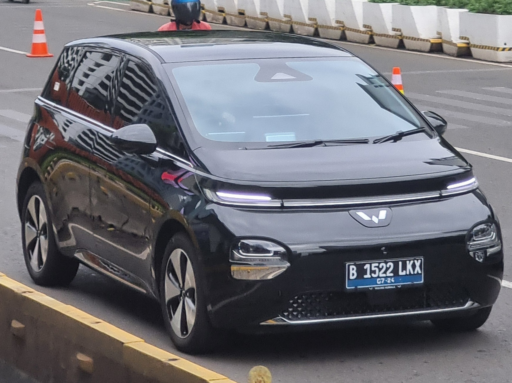 B 1522 LKX, Wuling Cloud 