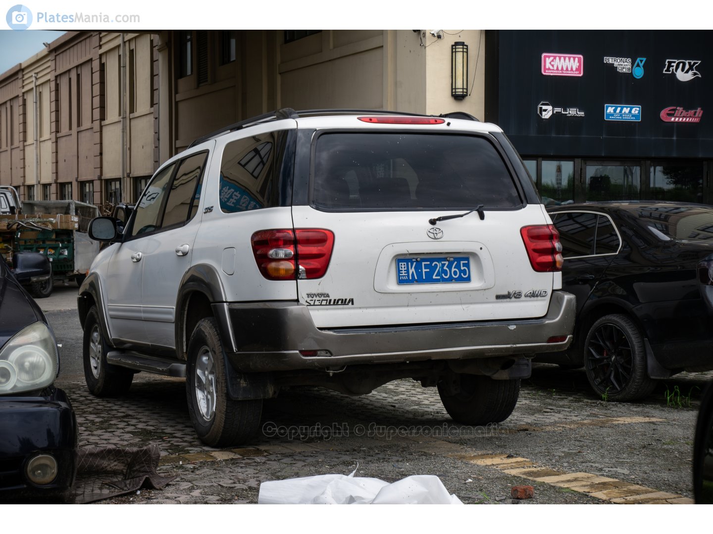 黑K·F2365, Toyota Sequoia 1st gen (XK30/XK40), 2000–2007