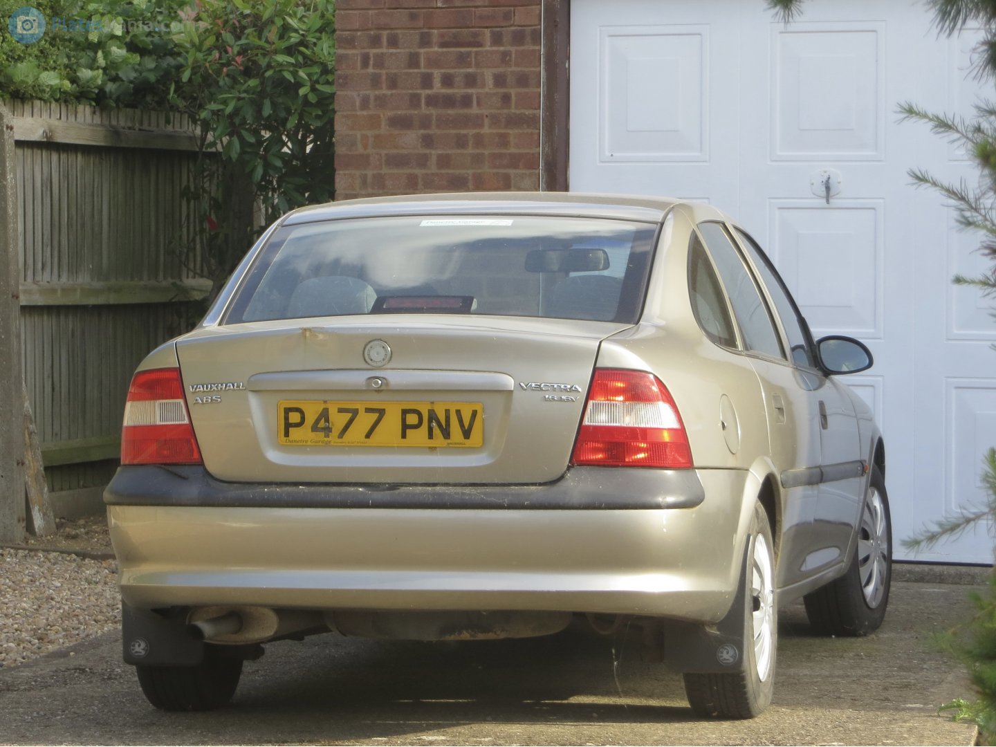 P477PNV, Vauxhall Vectra 1st gen Sedan (B; J96), 1996–2002