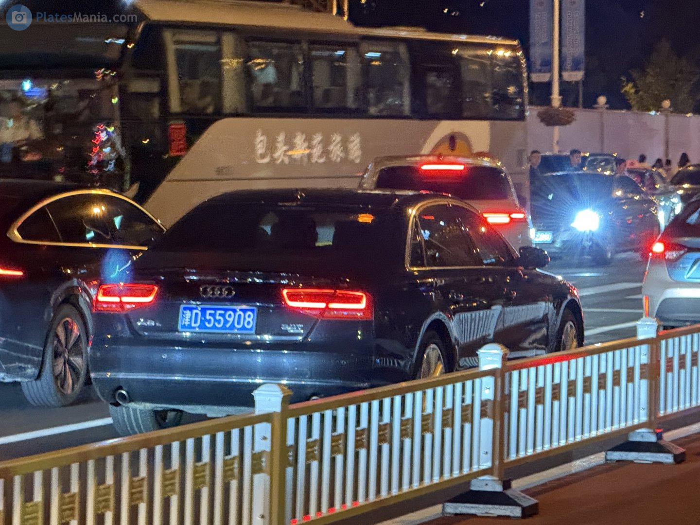 津D·55908, Audi A8 3rd gen (D4/4H), 2009–2013