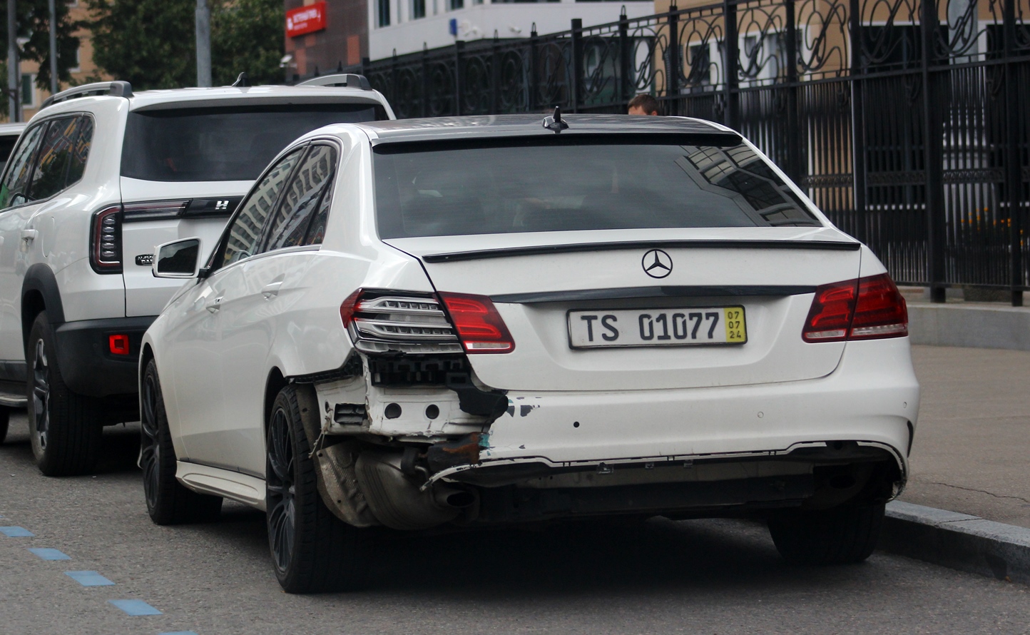TS 01077, Mercedes-Benz E-Klasse 4th gen Sedan (W212), facelift, 2013­–2016