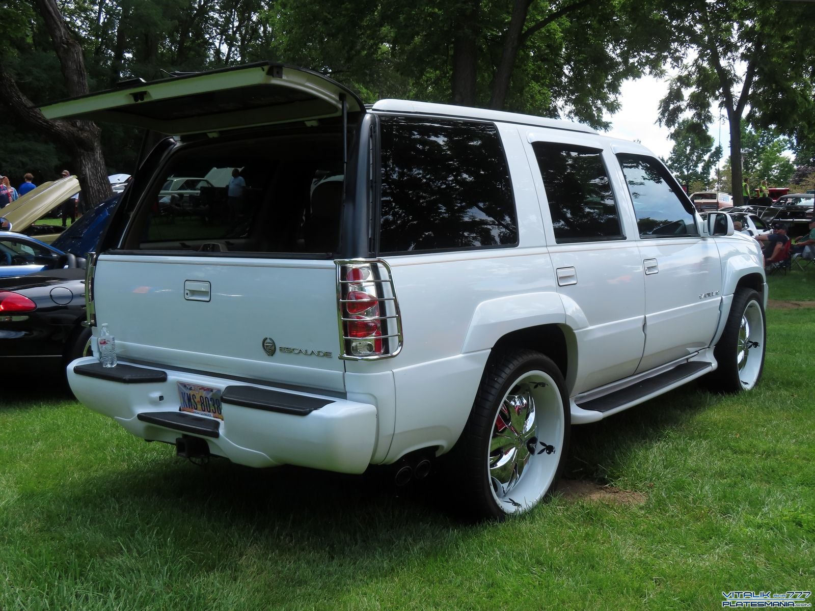 KMS 8038, Cadillac Escalade 1st gen (GMT435), 1998–2000