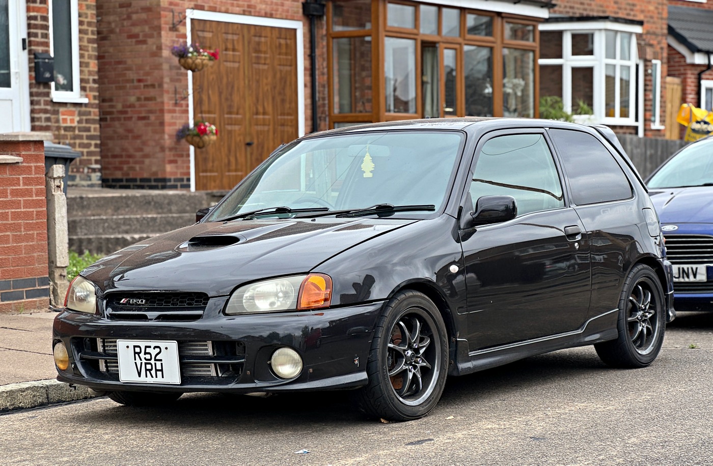 R52VRH, Toyota Starlet 5th gen 3-door Hatch (P90), 1996–1999