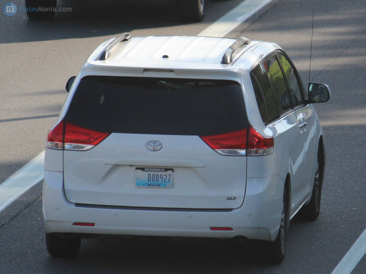 B8B927, Toyota Sienna 3rd gen (XL30), 2010–2020