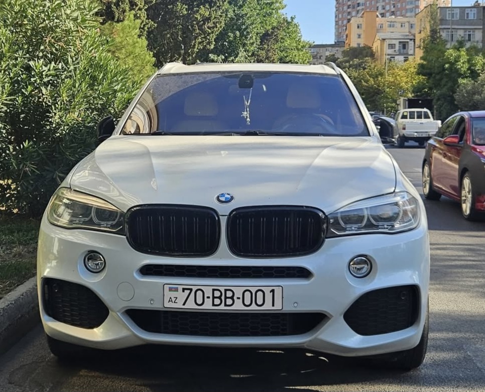 70 BB 001, BMW X5 3rd gen (F15), 2013–2018