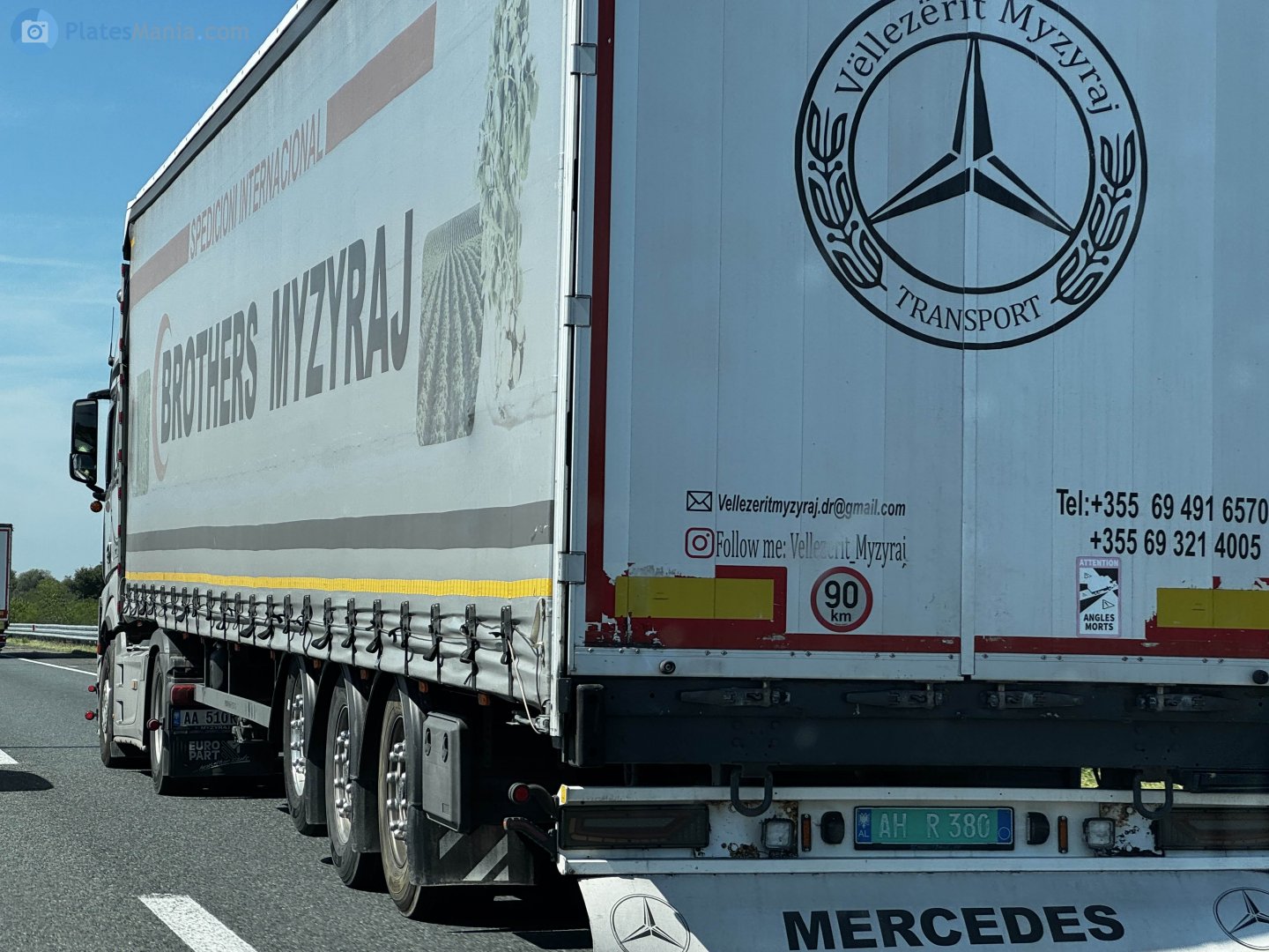 AH R 380, Trailers (2011) 