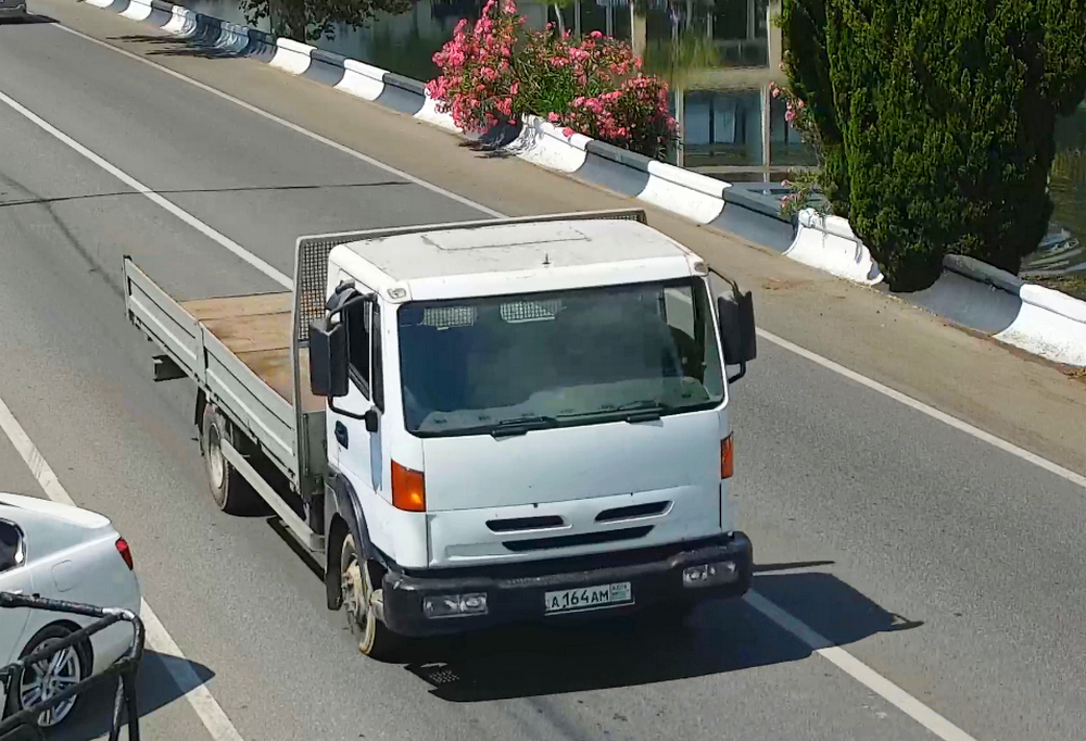 а 164 ам, Nissan Atleon 1st gen (B440/B660), 2000–2004