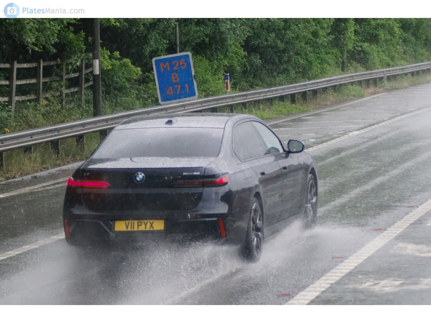 V11PYX, BMW i7 1st gen (G70), 2022–