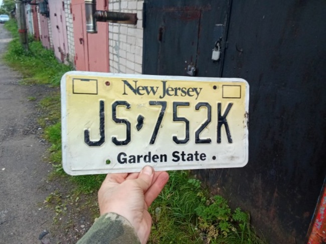 JS-752K, License plate without vehicle 