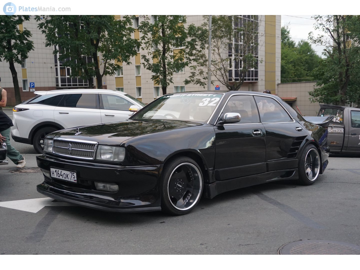 н 164 ок 75, Nissan Gloria 9th gen (Y32), 1991–1995