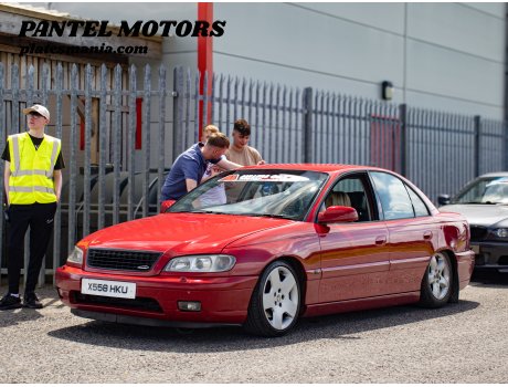 X558 HKU, Vauxhall Omega