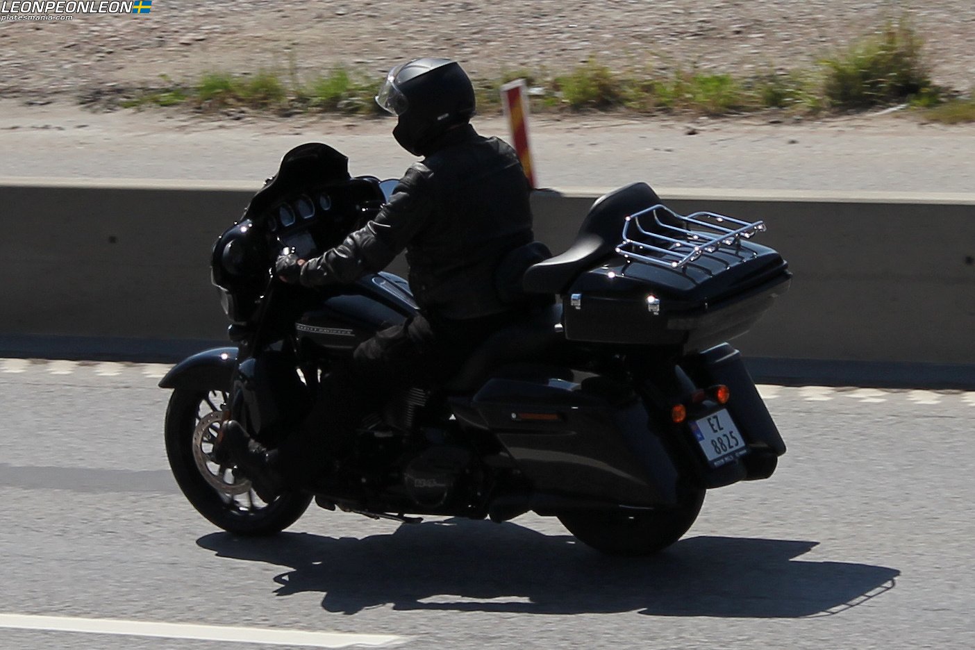 EZ 8825, Harley-Davidson FL 