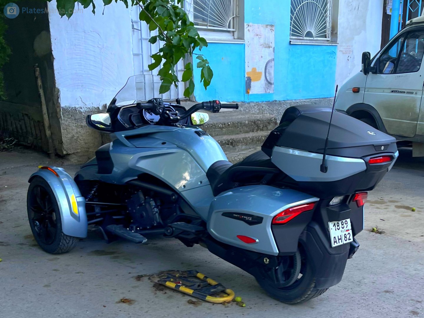 1889 ан 82, Can-Am Spyder RT 