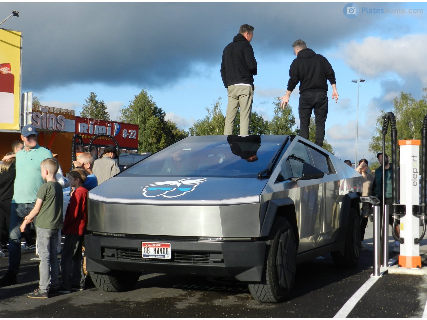 8B MW408, Tesla Cybertruck 1st gen, 2023–