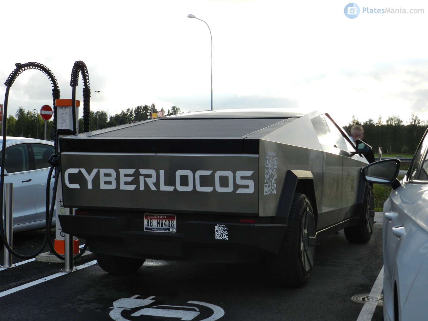 8B MW408, Tesla Cybertruck 1st gen, 2023–