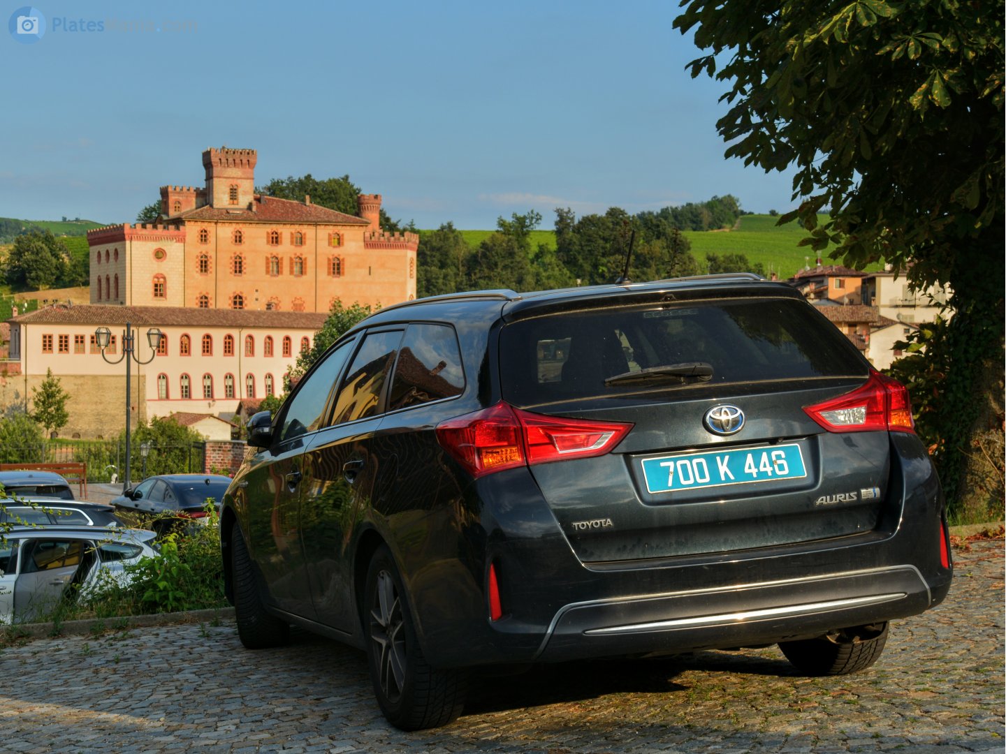 700 K 446, Toyota Auris 2nd gen Touring Sports (E180), 2013–2015
