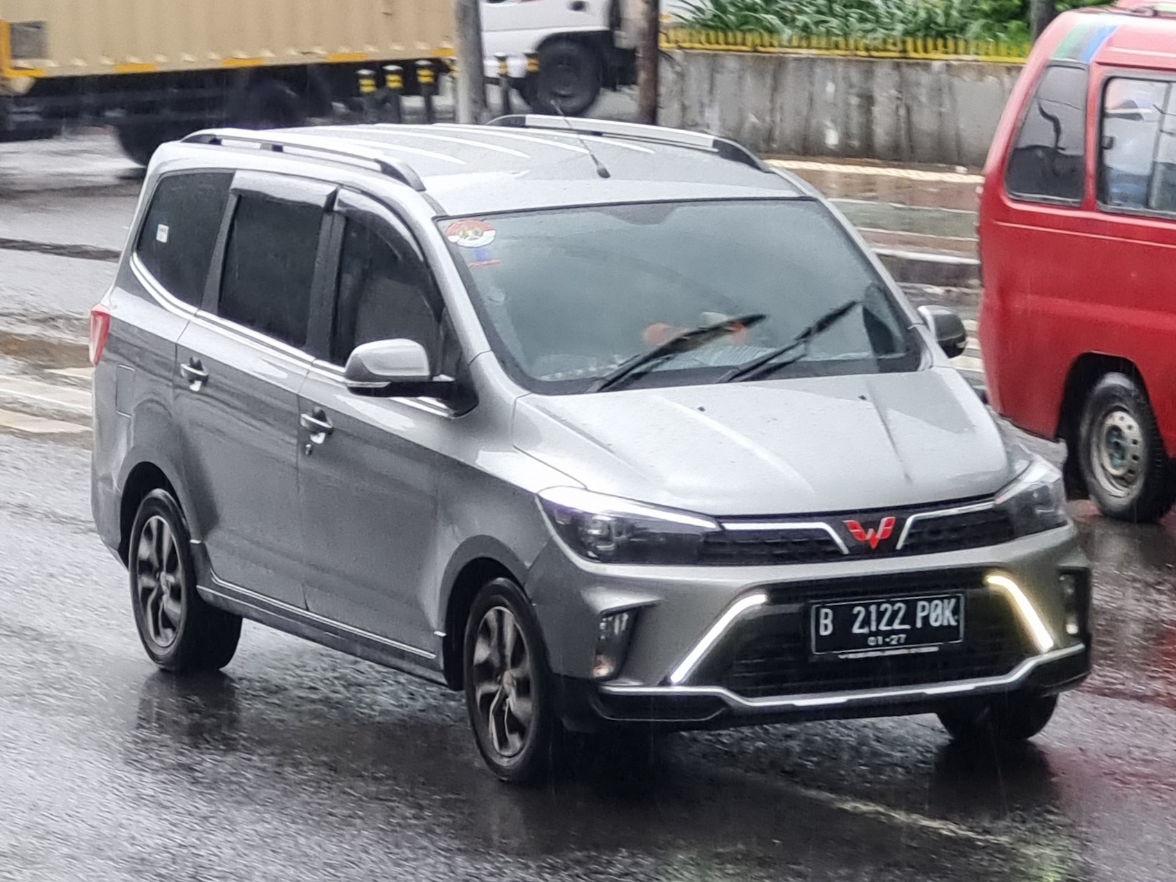 B 2122 POK, Wuling Confero 