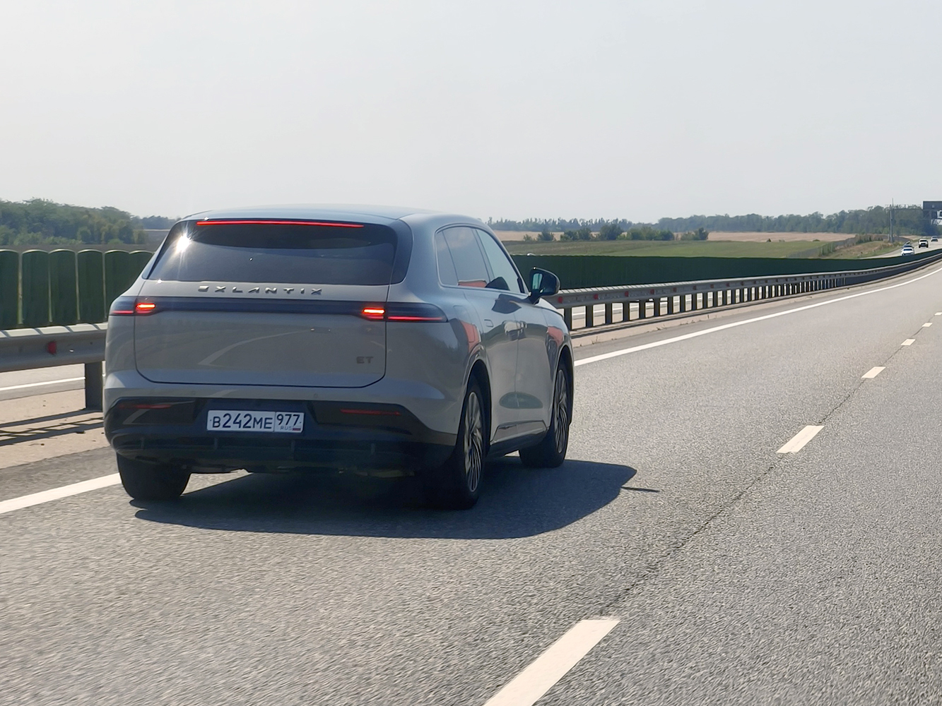 в 242 ме 977, Exlantix ET 