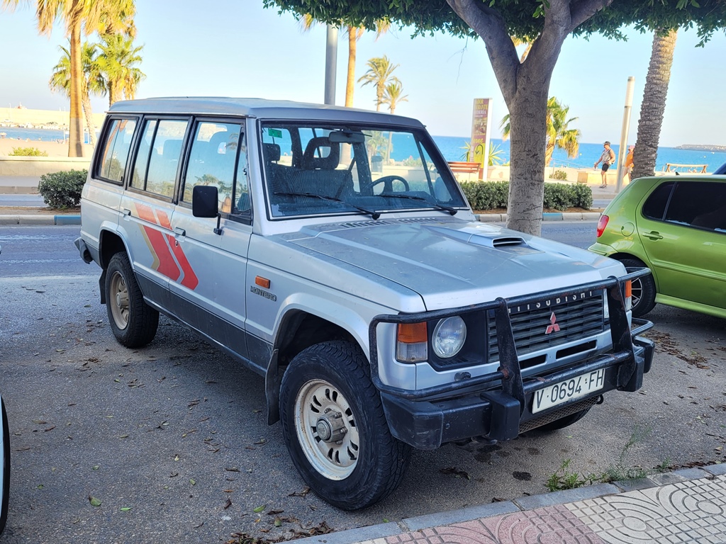 V 0694 FH, Mitsubishi Montero 1st gen 5-door SUV (L040/N*), 1982–1991