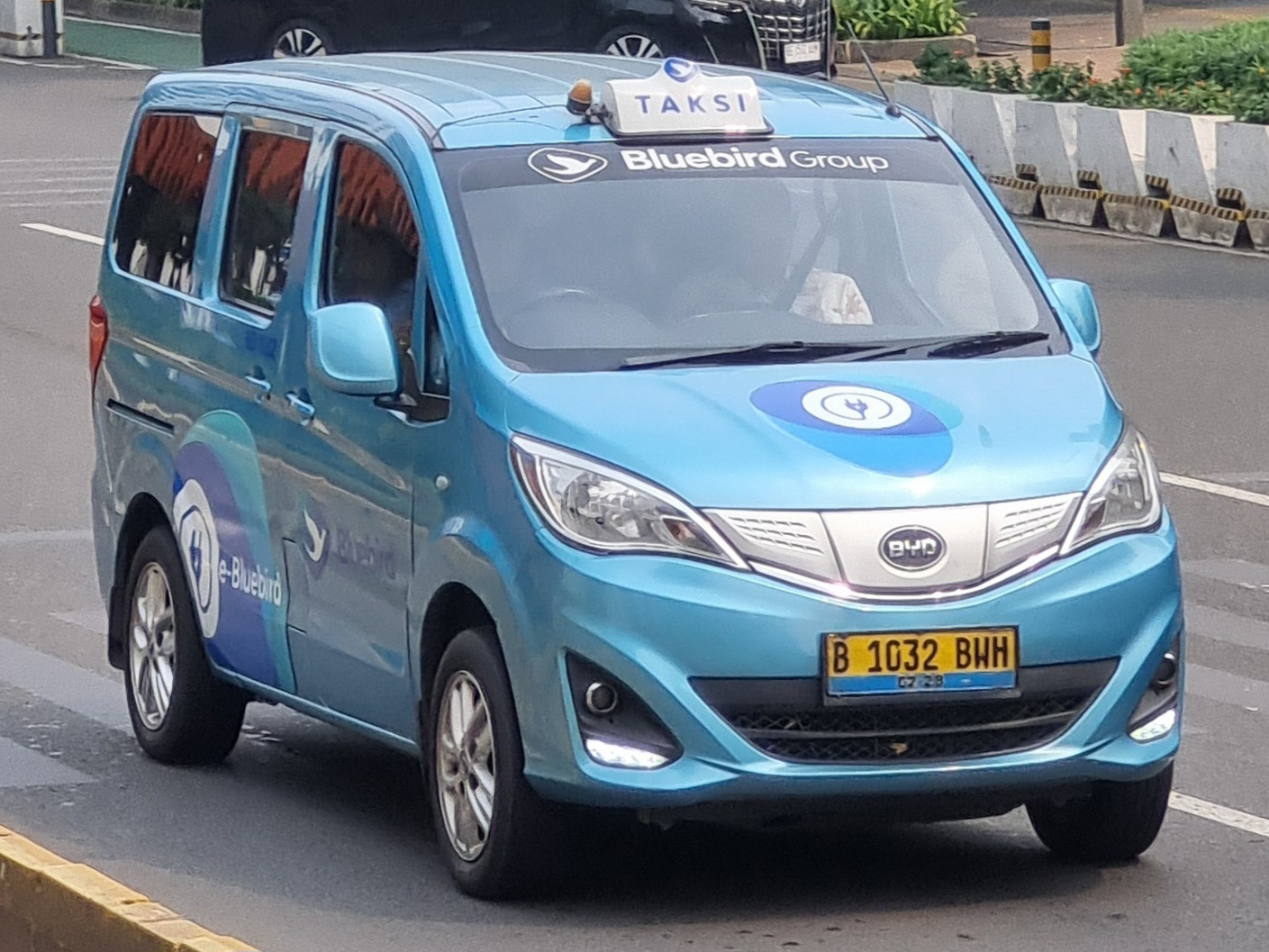 B 1032 BWH, BYD e3/ETP3/M3/T3 e3 Passenger Van, 2019–