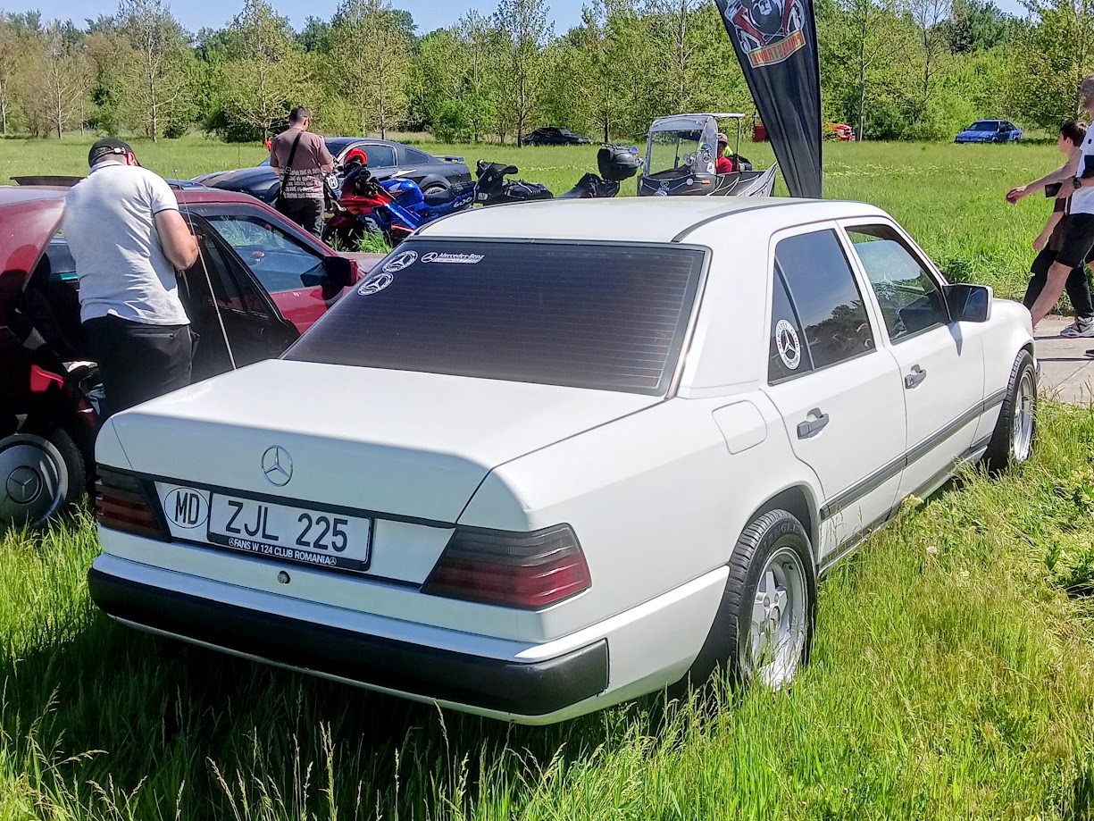 ZJL 225, Mercedes-Benz E-Klasse 1st gen Sedan (W124), 1984­–1995