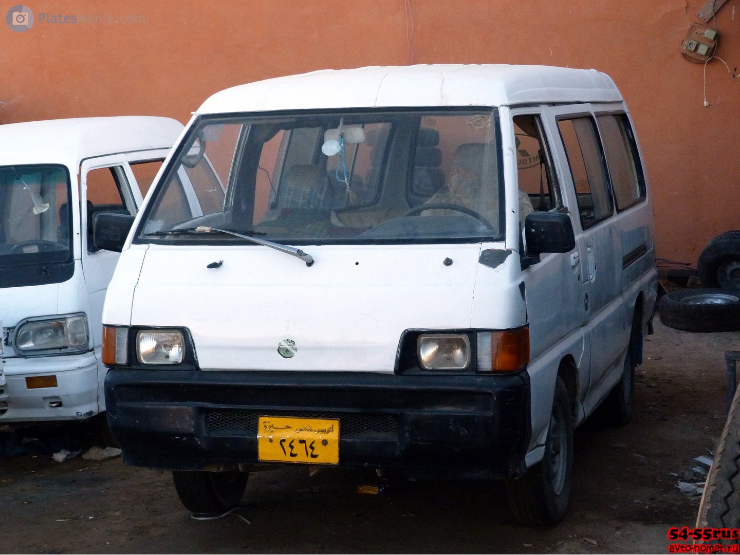 ٢٤٦٤, Mitsubishi L300 