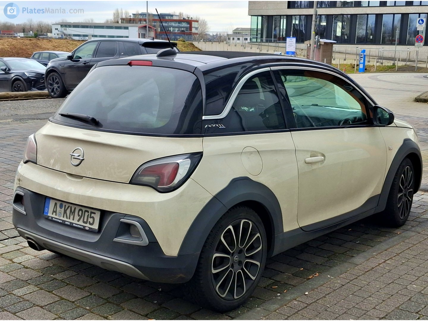 A KM 905, Opel Adam 1st gen Rocks (M13), 2015–2019
