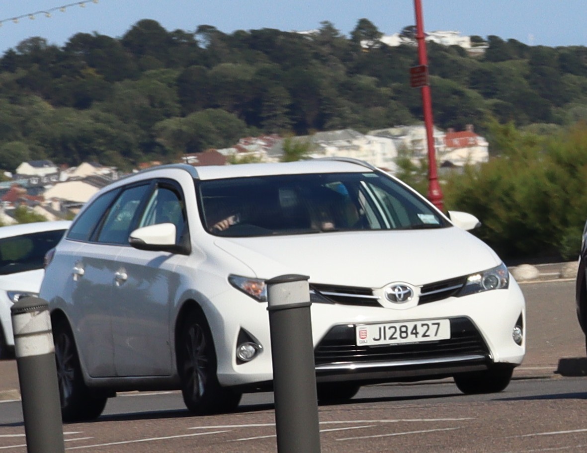 J128427, Toyota Auris 2nd gen Touring Sports (E180), 2013–2015
