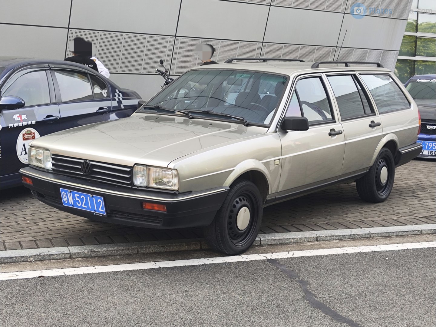 粤W·52112, Volkswagen Santana 1st gen (Quantum) Variant, 1981–1989  (–2012 for CN-market)