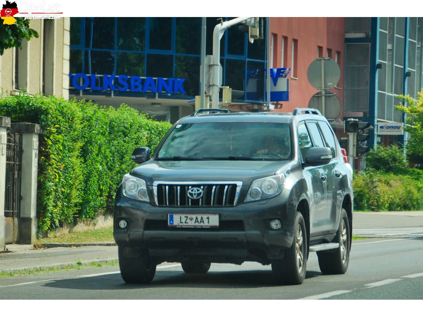 LZ AA 1, Toyota Land Cruiser Prado 4th gen 5-door SUV (J150), 2009–2013