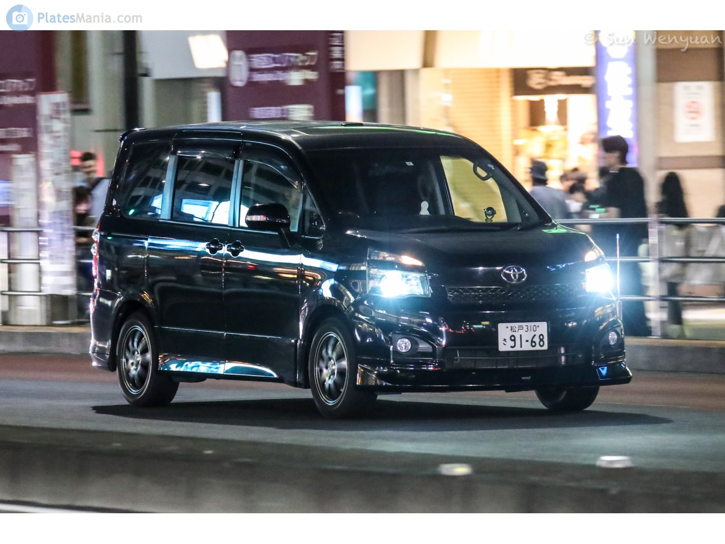 松戸 310 さ 9168, Toyota Voxy 2nd gen (R70), 2007–2014