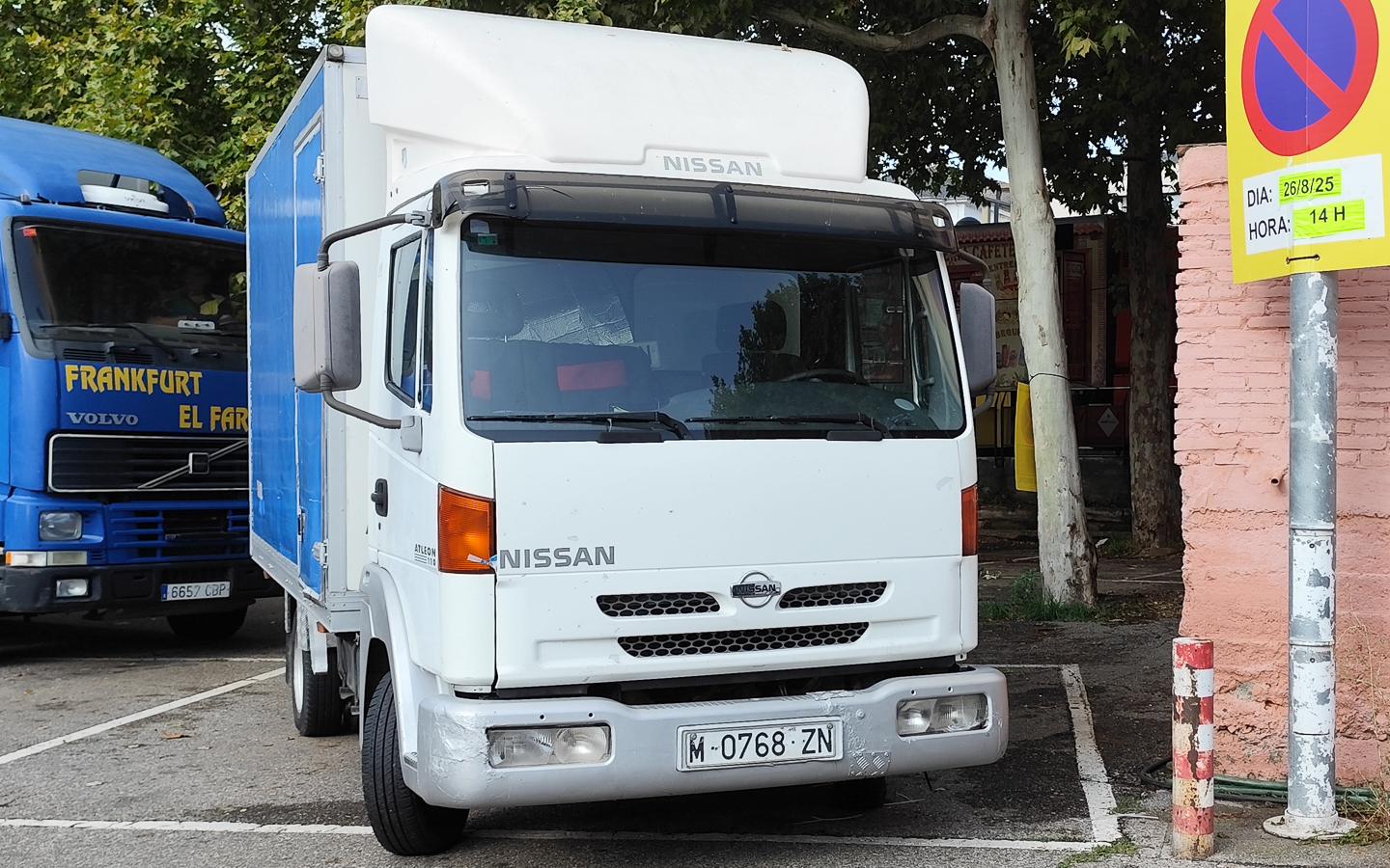 M 0768 ZN, Nissan Atleon 1st gen (B440/B660), 2000–2004