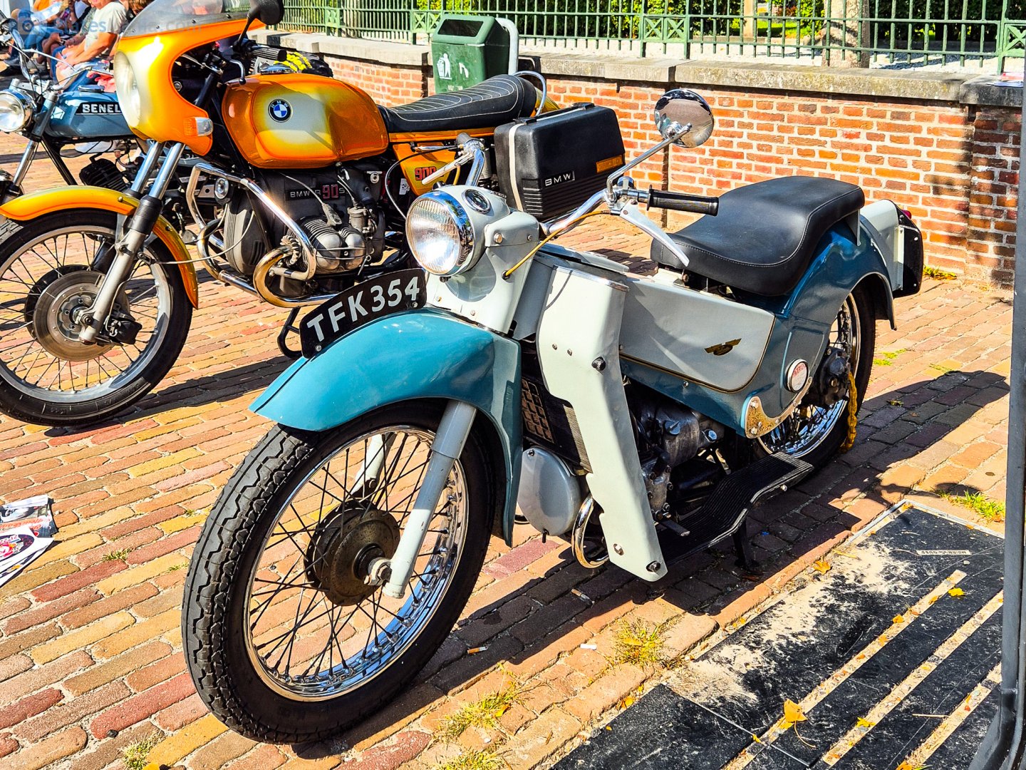 TFK354, Velocette LE 