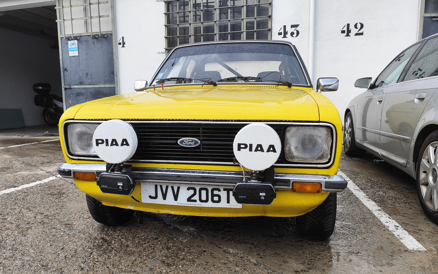 JVV206T, Ford Escort 2nd gen 4-door Sedan (AFR), 1974–1980