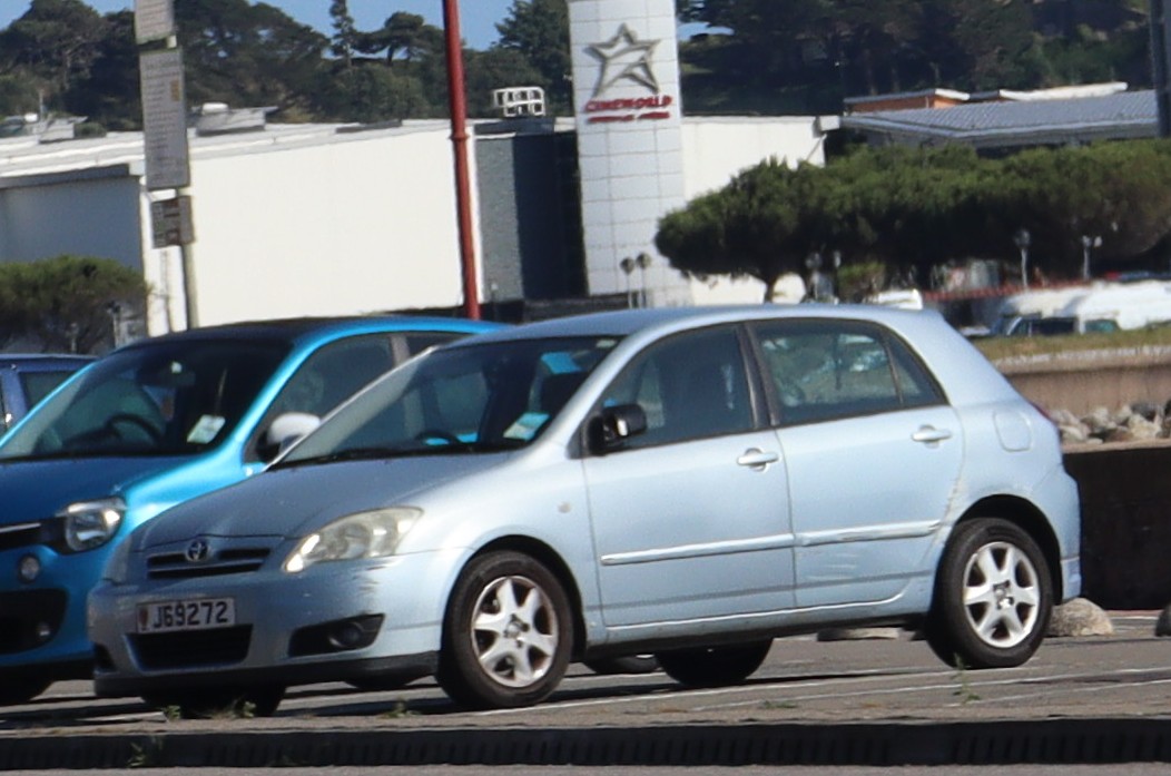 J69272, Toyota Corolla 9th gen (RunX) 5-door Hatch (E120), 2001–2007
