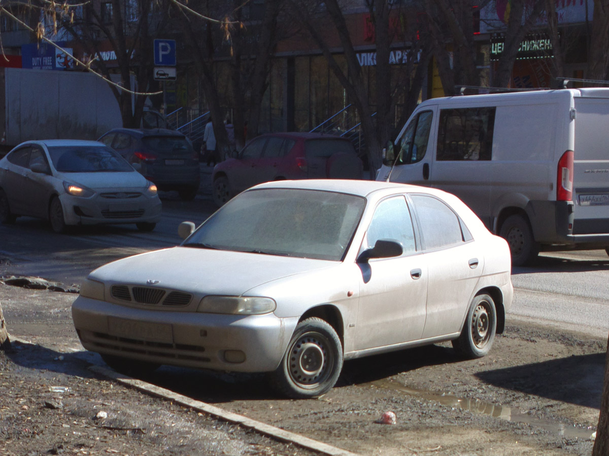у 969 ра 64, Daewoo Nubira 1st gen Hatch (J100), 1997–1999