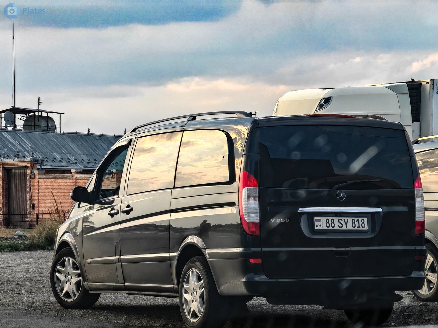 88 SY 818, Mercedes-Benz V-Klasse 2nd gen (W639; JP-market), 2003–2014