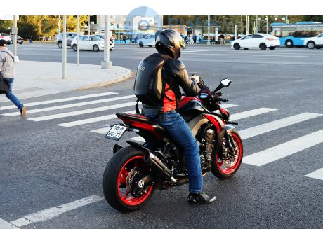 0808 во 77, Kawasaki Z1000