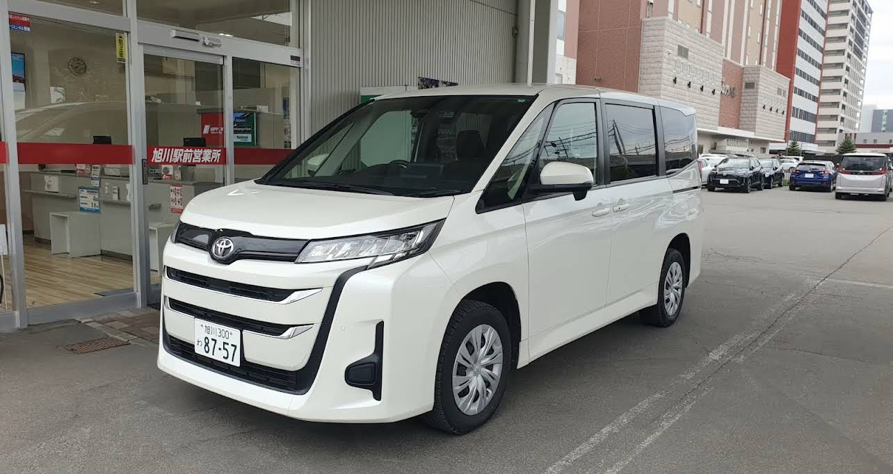 旭川 300 わ 8757, Toyota Noah 4th gen (R90), 2022–