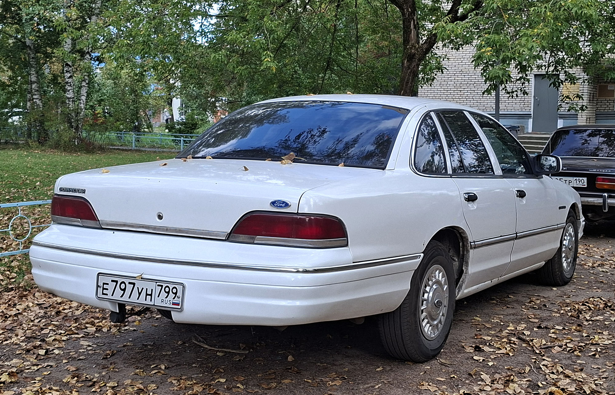 е 797 ун 799, Ford Crown Victoria 1st gen (EN53), 1991–1994