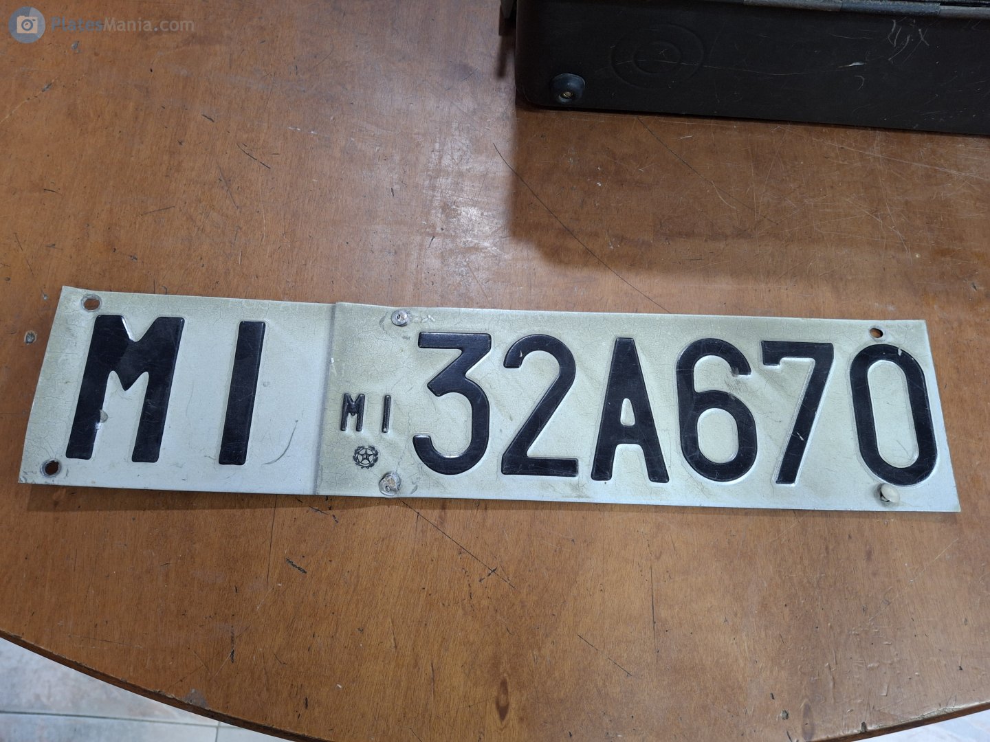 MI 32A670, License plate without vehicle 