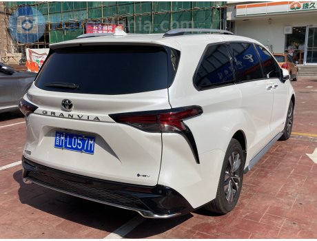 晋M·L057M, Toyota Granvia