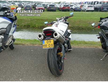 09-MR-DX, Triumph Motorcycles Street Triple