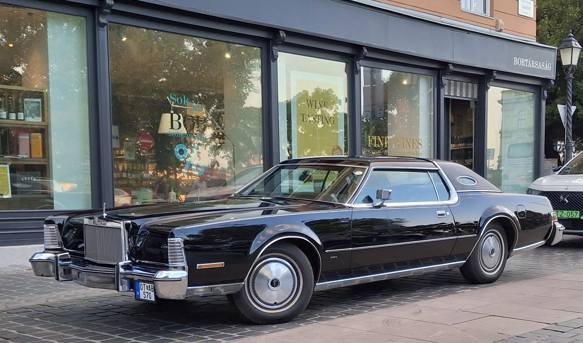 OT AB-570, Lincoln Continental 5th gen 2-door Coupé (60), 1969–1974