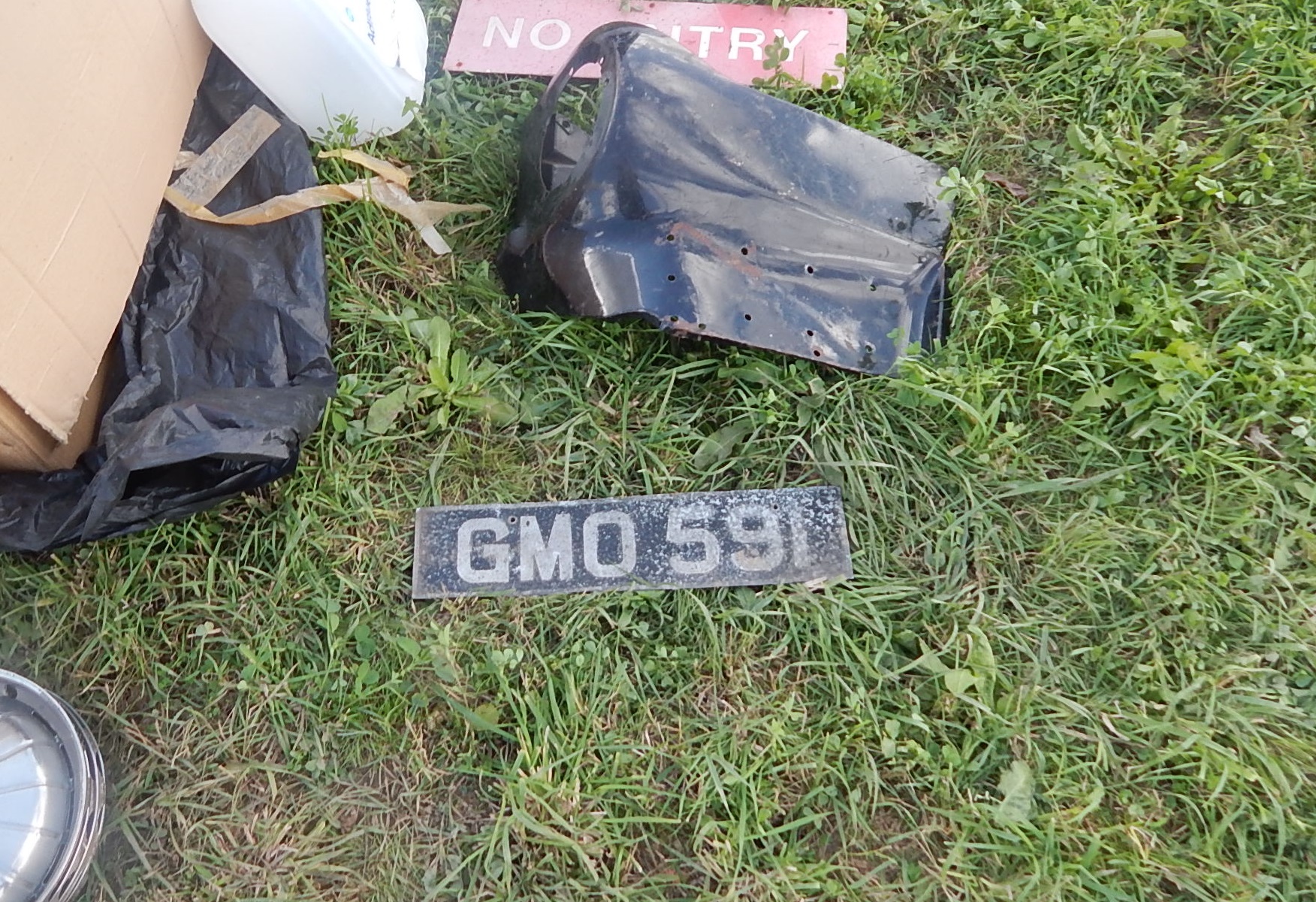 GMO591, License plate without vehicle 